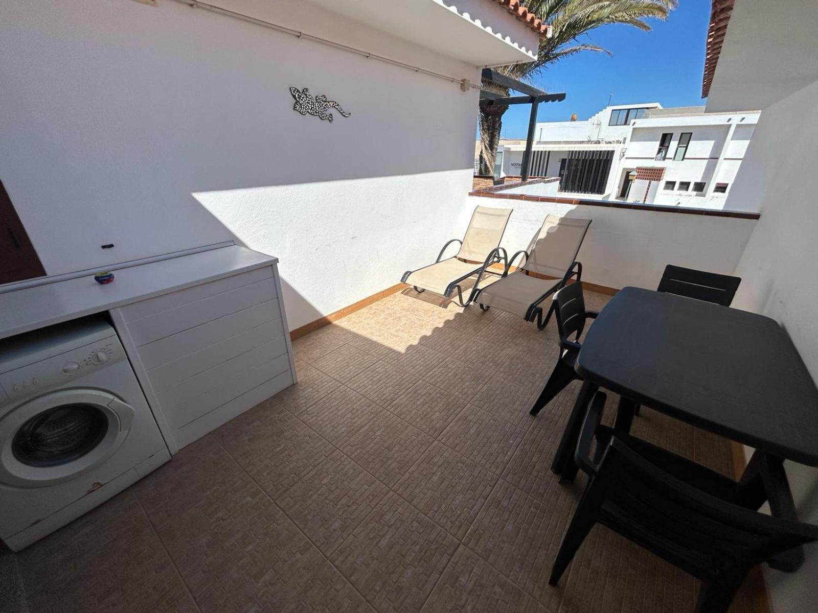 Lovely Newly Refurbished 1 Bedroom Flat Minutes From Sandy Beach,Private Terrace Caleta De Fuste Exterior photo